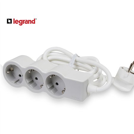 Legrandov produžni kabl - blok (razvodnik) je visokokvalitetni produžni blok sa 3 utičnice i kablom dužine 5 metara.
