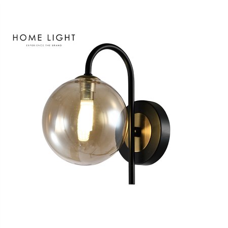 Elegantna zidna svetiljka u crnoj boji sa bakarnim detaljima.