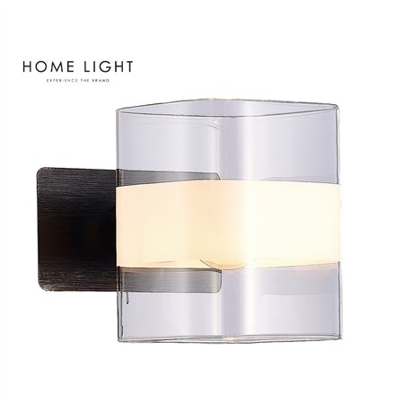 Zidna lampa u crnoj i hromiranoj boji unosi savremeni šarm u svaki prostor