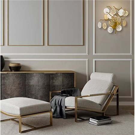 Zidna lampa ekskluzivnog izgleda sa bazom u boji starog zlata i imitacijom grana na drvetu.