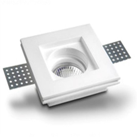 Četvrtasta rozetna izrađena od gipsa.