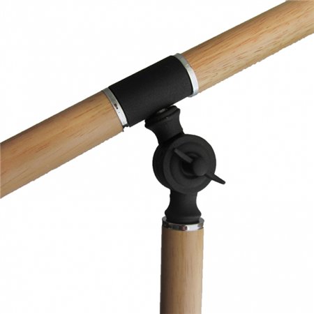 Elegantna podna lampa od drveta.