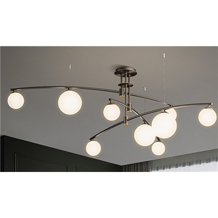 Izuzetno popularan model lustra sa 9 sijaličnih grla i staklenim mlečnim kuglama.