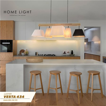 Savremen luster sa kombinacijom drvenih detalja i različitih abažura