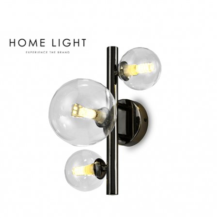 Zidna lampa sa telom crne boje i sa tri transparentne staklene kugle.